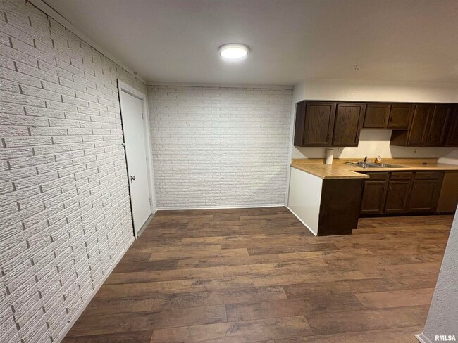 Photo - 1107 Eisenhower Dr