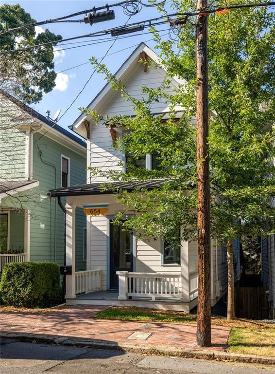 Photo - 654 Woodward Ave SE