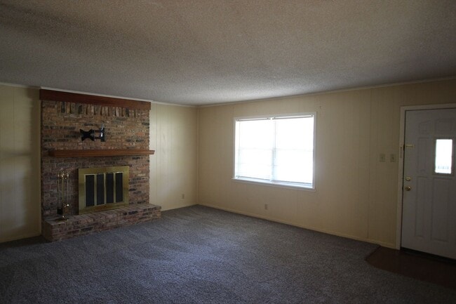 Photo - Beautiful 3 bedroom 2 bath in Tyler!