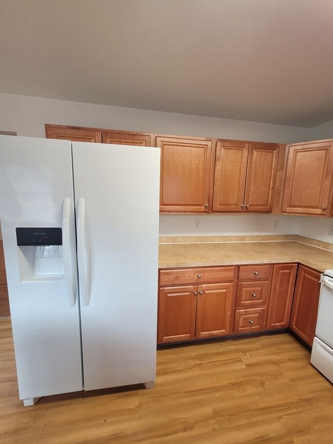 Photo - 4BD/2BA, 1850 SQ FT Duplex located in the desirable Washburne District - MOVE IN SPECIAL $500 Off!