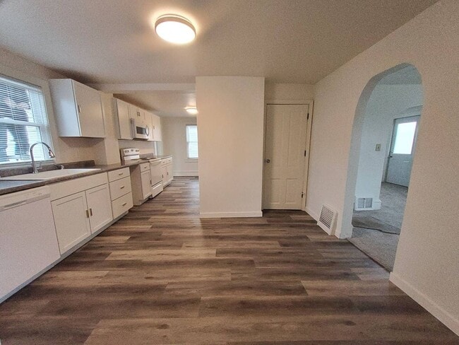 Photo - 928 W Kamps Ave
