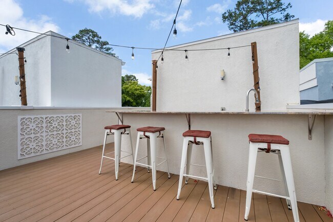 Photo - 583 Plymouth Ct