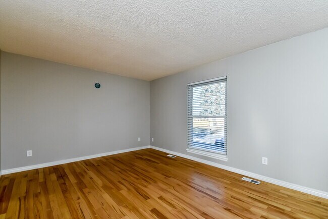 Photo - 2559 Faulkner Dr