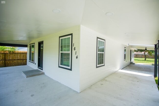 Photo - 1614 Clare Dr