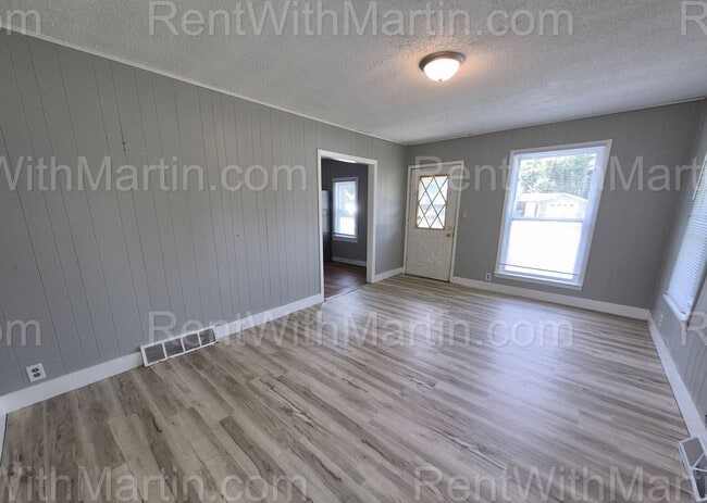Photo - 348 Lamont St