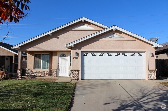 Building Photo - 3 Bedroom, 2 Bath With Appliances Rental