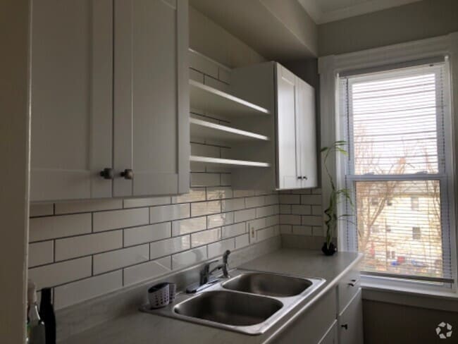Building Photo - 42 Hobson Ave Rental