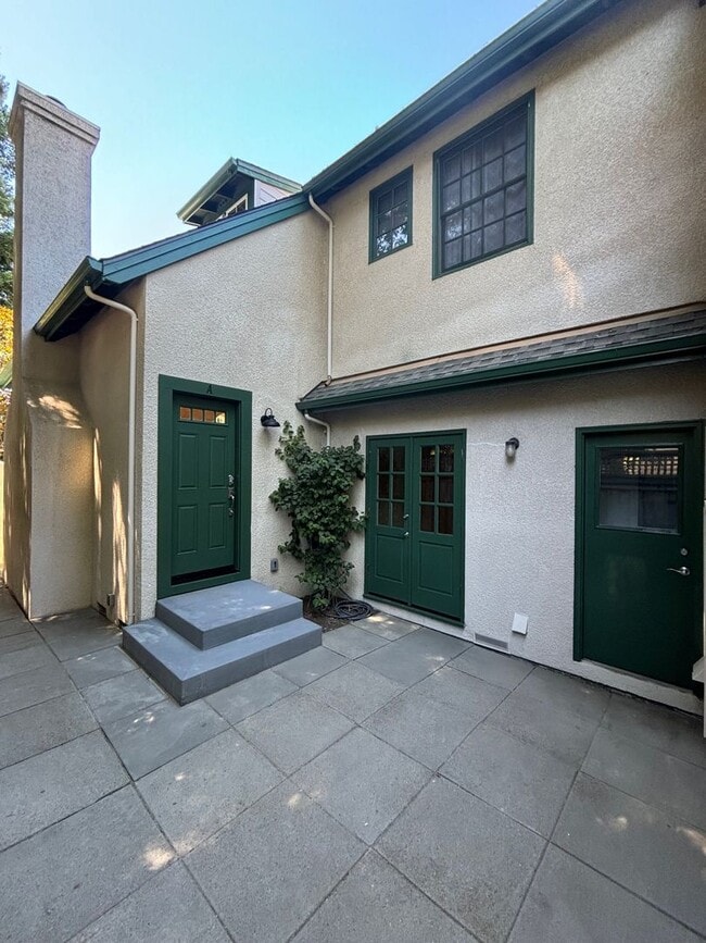 Building Photo - 2 Bedroom 1 Bathroom ADU in central Northeast Santa Rosa close to everything