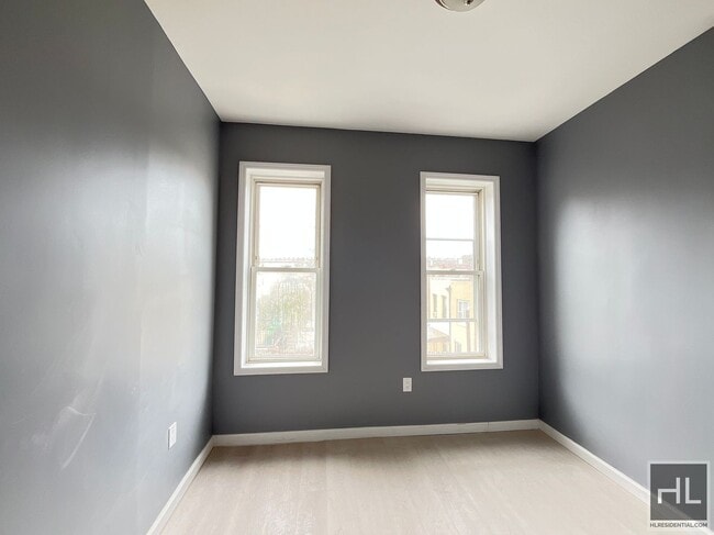 Photo - 26 AVENUE Unit 2F