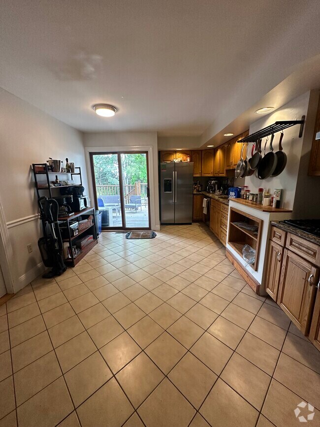 Building Photo - 728 E 5th St Unit 1 Rental