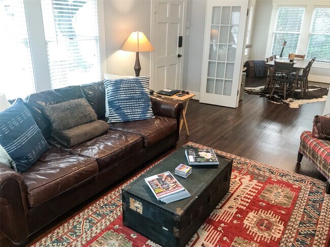 Photo - 210 Tabor St