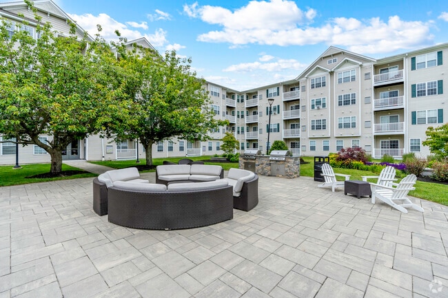 Outdoor Fire-pit and Grill Area