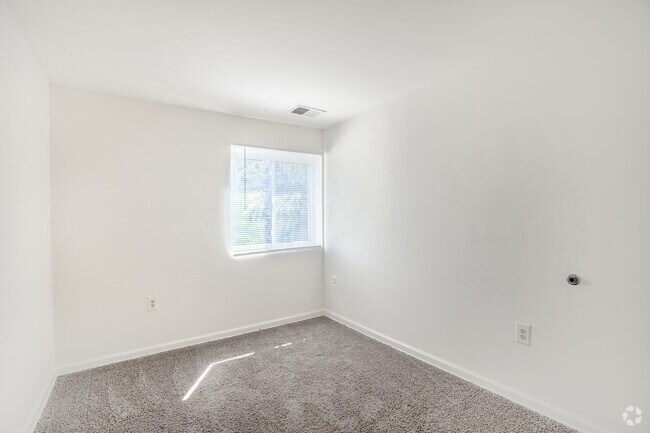 3BR, 1.5BA - 878SF - Bedroom 2