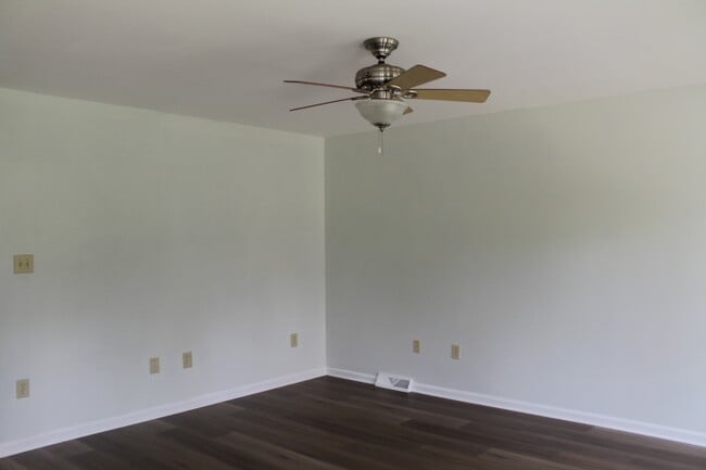 Living Rm - 553 Gordon Rd Unit 553