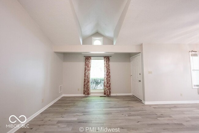 Photo - 120 E King St
