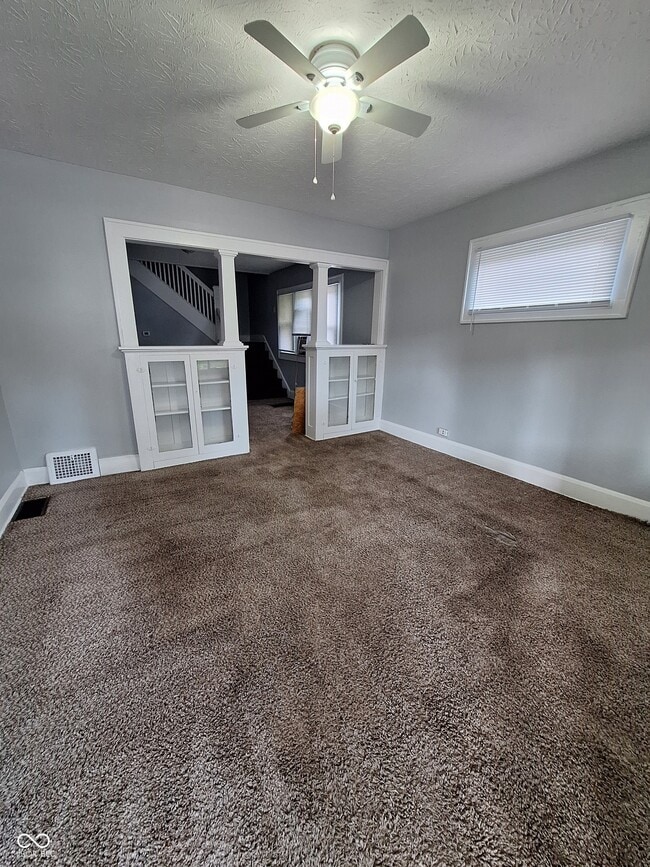 Photo - 319 W 40th St