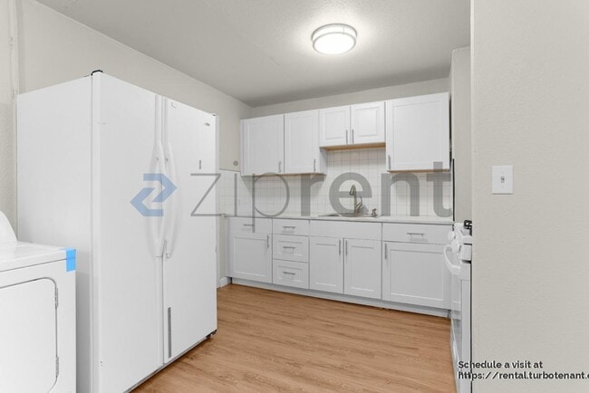 Photo - 1502 Kirkland Ave NE