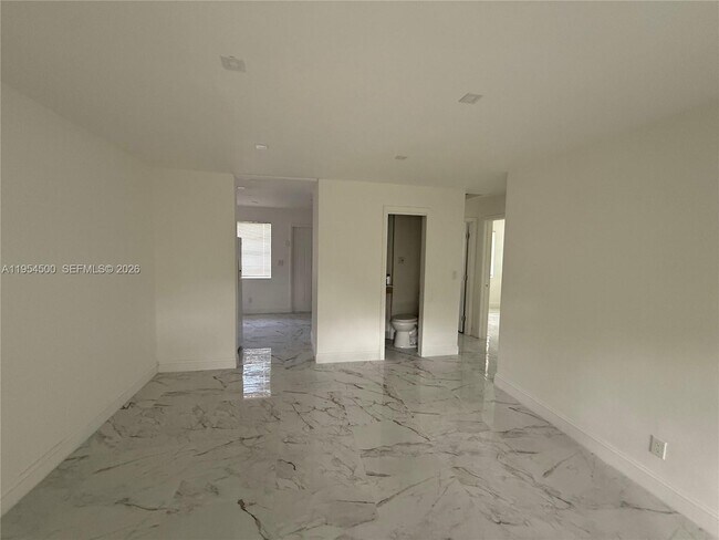 Photo - 505 N 24th Ave Unidad 2