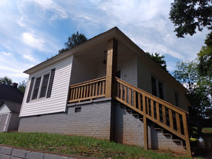 "Charming 2-Bedroom Retreat in Greenville – Ideal Location on W. 6th Street!" - "Charming 2-Bedroom Retreat in Greenville – Ideal Location on W. 6th Street!"