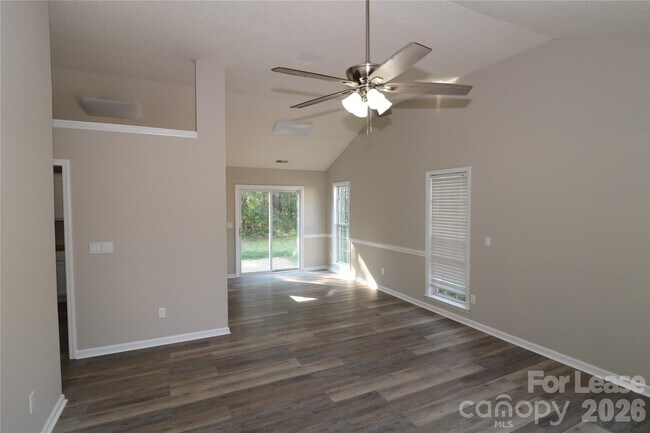 Photo - 711 Harvest Way