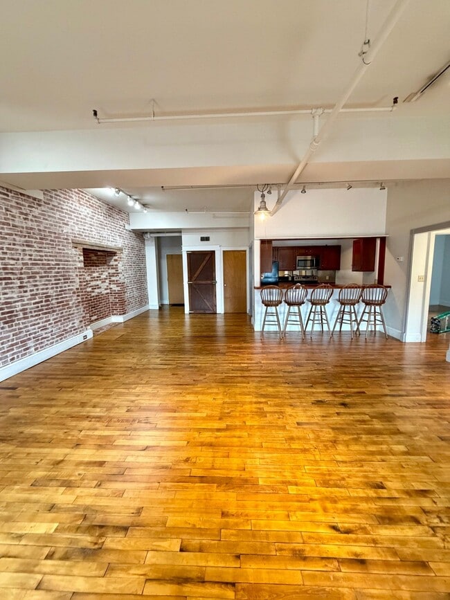 Building Photo - 231 N Shippen St Unit 325