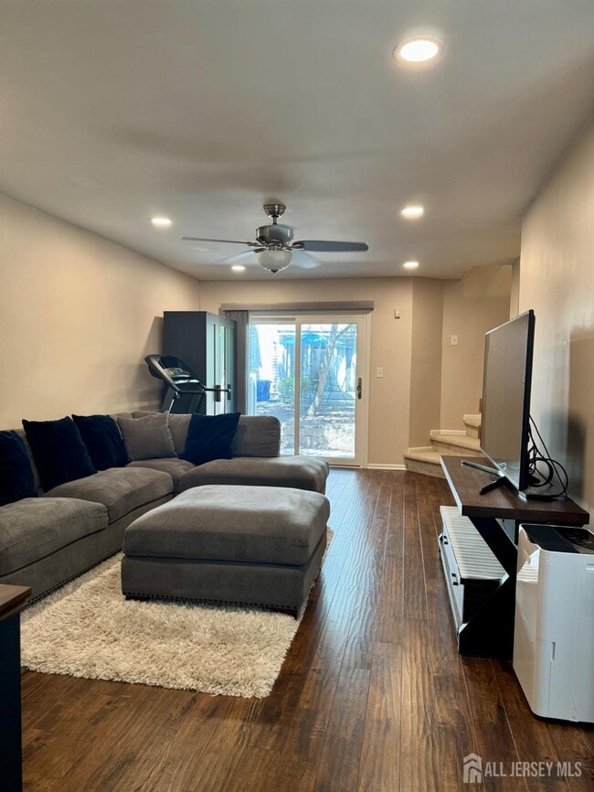 Photo - 1135 Schmidt Ln