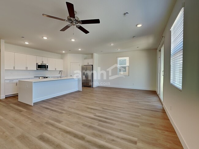 Photo - 9130 Fiesta Impatiens Ct