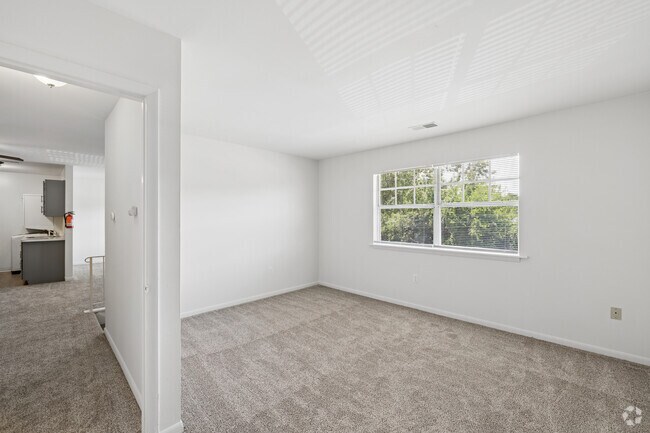 1BR, 1BA - 750SF - Primary Bedroom