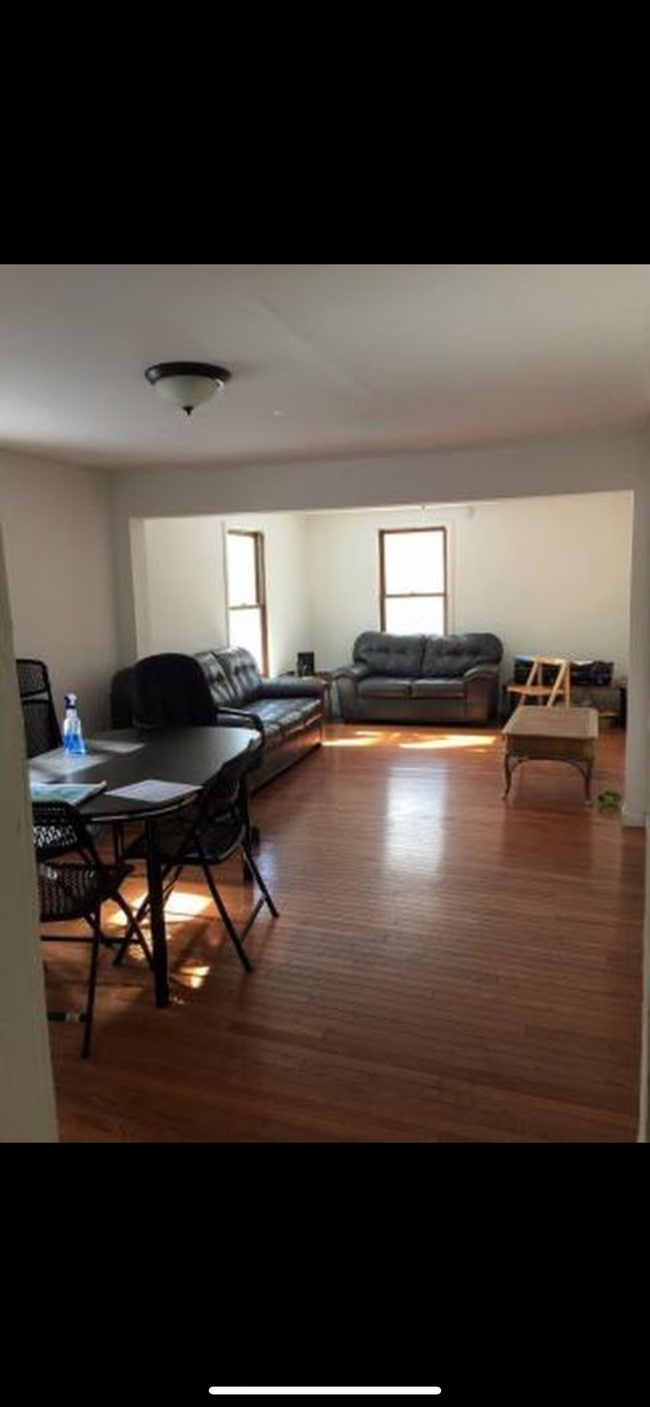 Photo - 124 Chapin St
