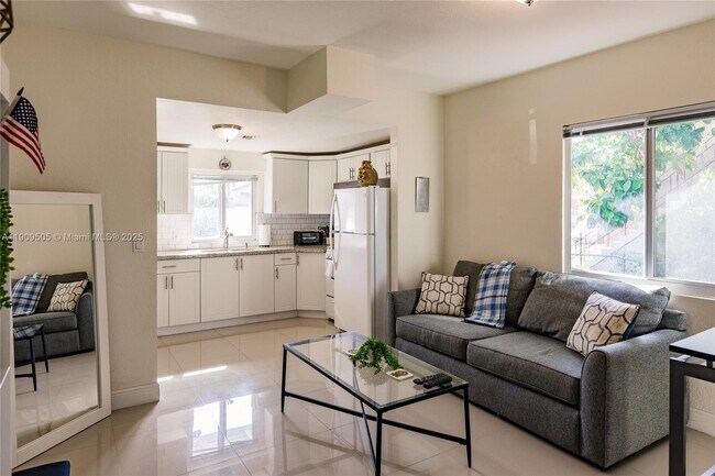 Photo - 518 SW 15th Ave Unit 1