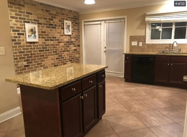 Photo - 3079 Colonial Way