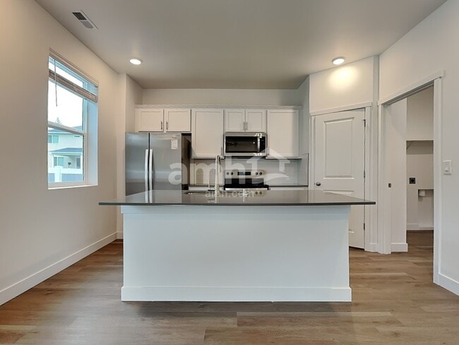 Photo - 7718 Selah St SW