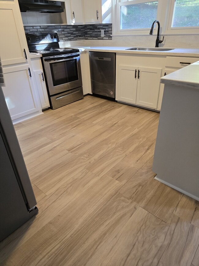 Photo - 700 Delverton Rd