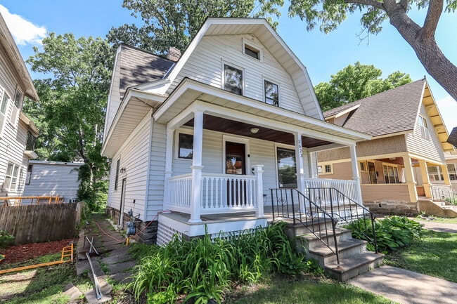 1623 Selby Avenue - 1623 Selby Avenue