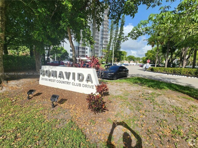 Building Photo - 20100 W Country Club Dr Unit 508 Rental