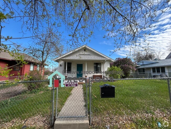 Building Photo - Cozy 2-Bedroom Home with Fenced Yard & Pet...