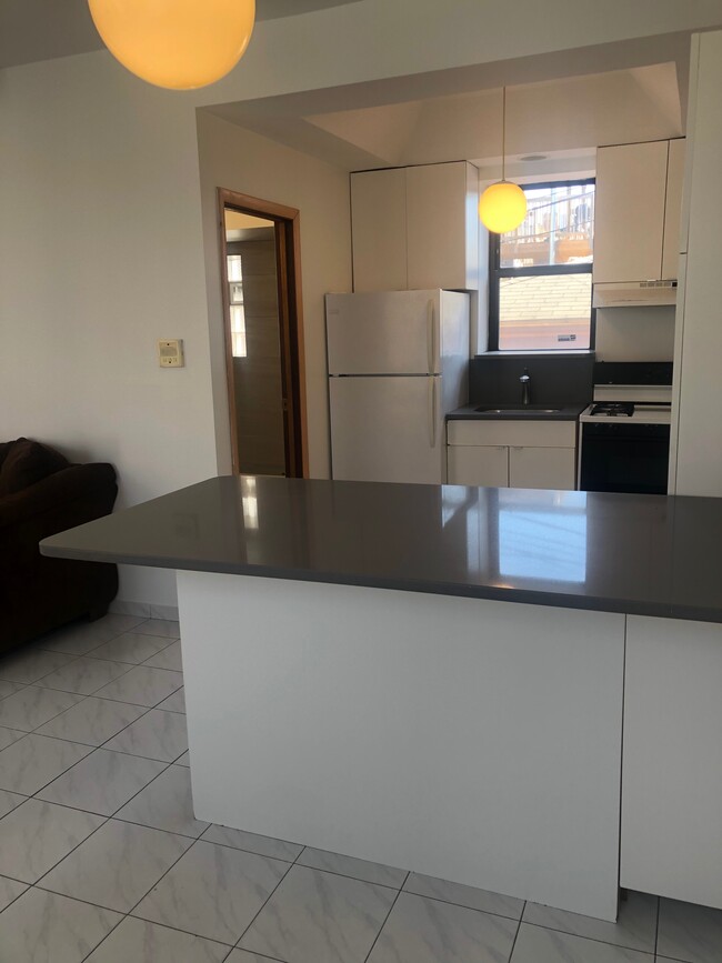 Photo - 537 N Claremont Ave