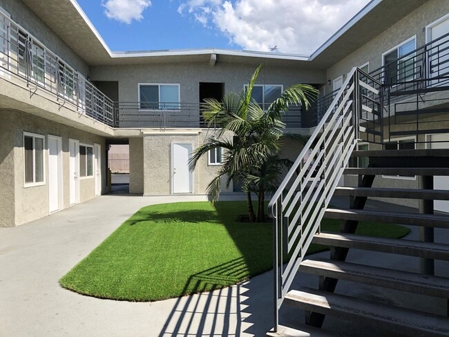 Photo - 9910 S Village Dr