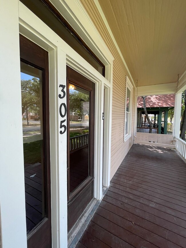 Great 4X2 Home Close to UT Campus House Rental in Austin, TX