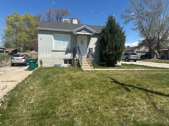 Photo - 449 Center St