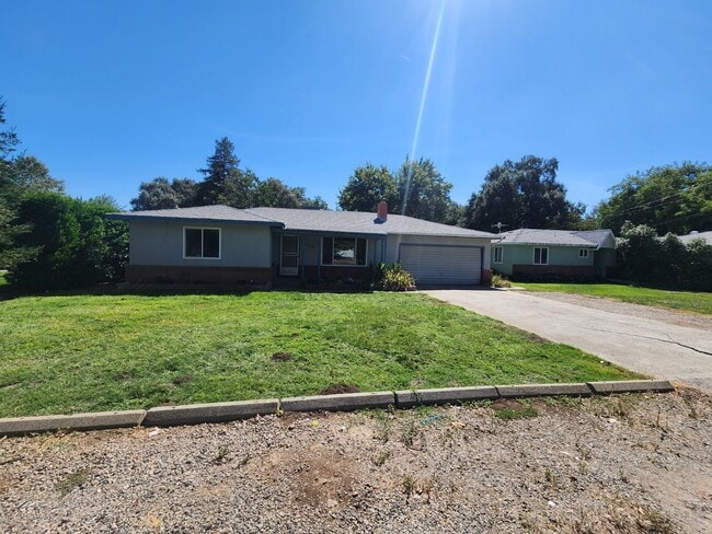 Building Photo - Newly remodeled 3-bedroom in the Avenues