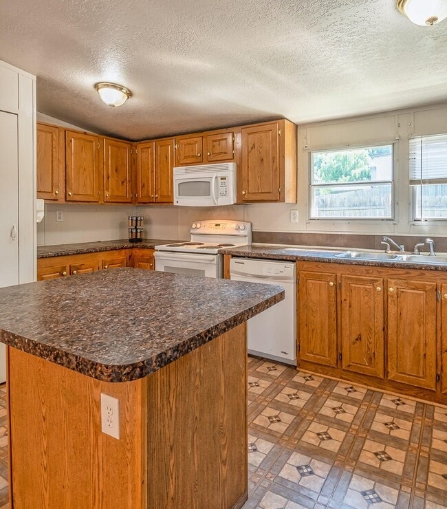 Photo - 714 Baldwin Ave SW