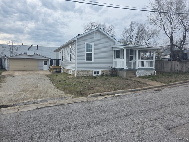 Photo - 715 Walnut St