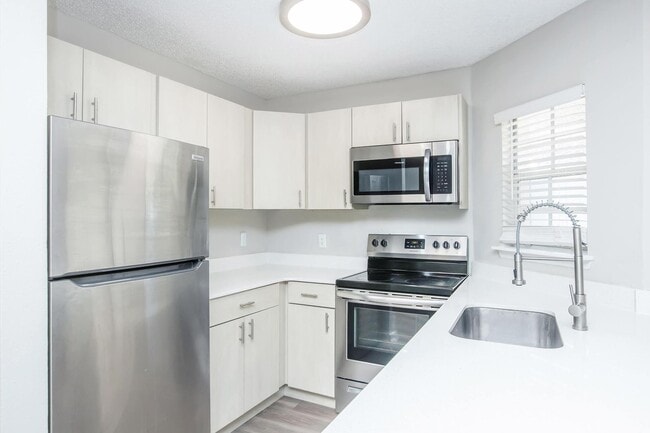 Building Photo - Highgate Apartments