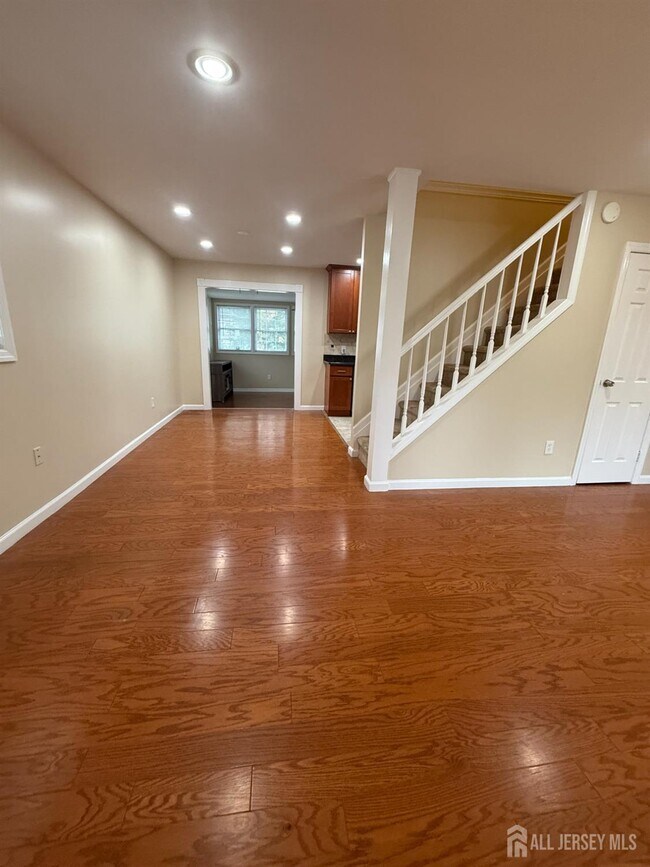 Photo - 12 W Iselin Pkwy