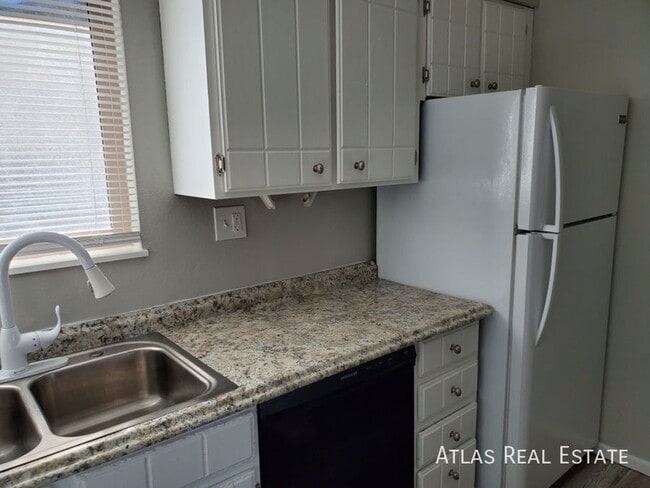 Photo - 4319 Dewey Dr Unit 4