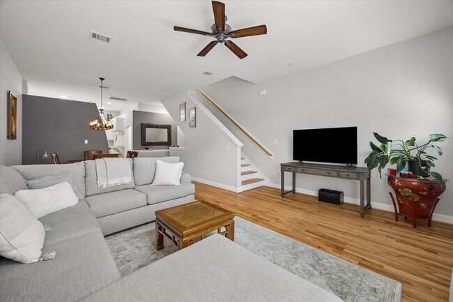 Photo - 8715 Meadowcroft Dr Unit 1102