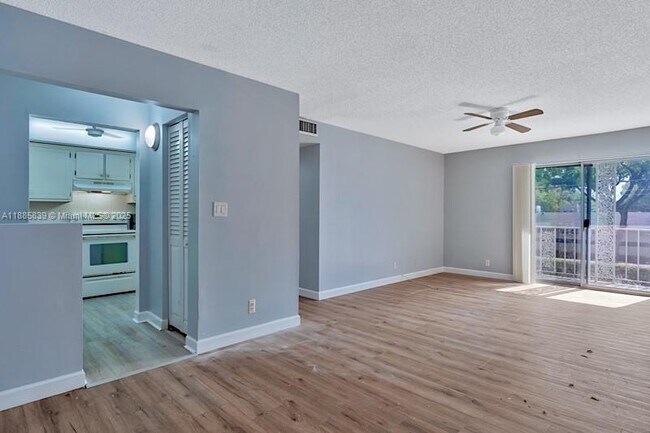 Photo - 501 SE 8th St Unit 205