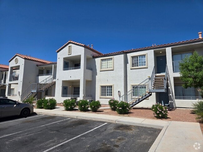 Building Photo - A Fabulous 2 Bedroom Downstairs Condo Cent...