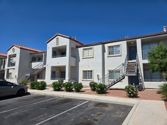 A Fabulous 2 Bedroom Downstairs Condo Cent... - A Fabulous 2 Bedroom Downstairs Condo Cent...